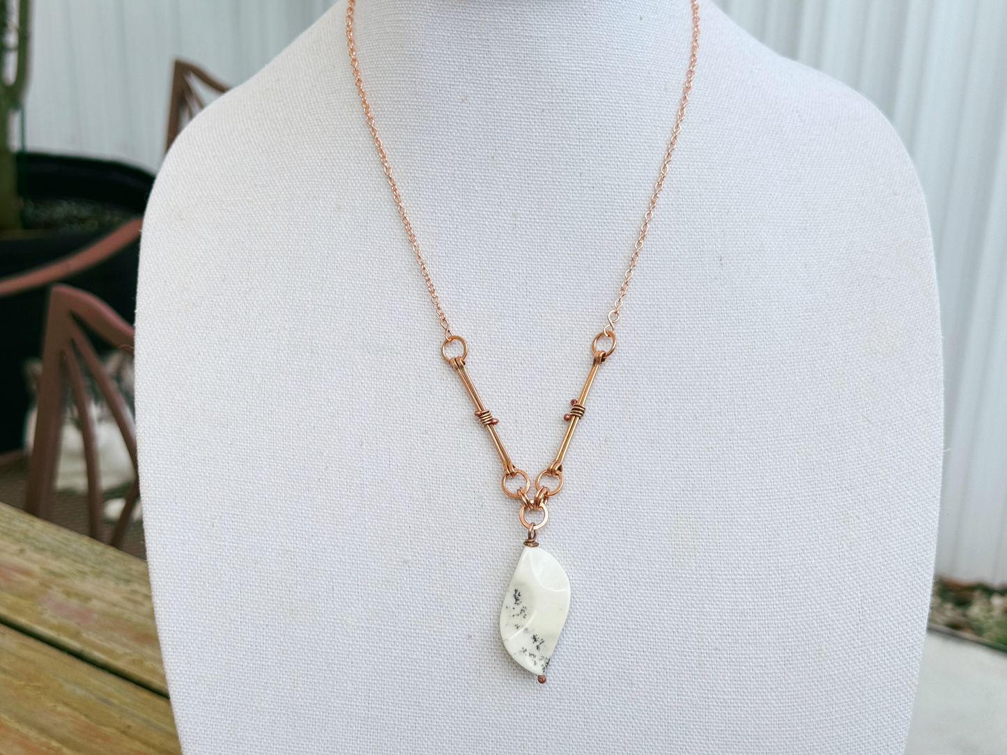 Rivo Pendant Necklace
