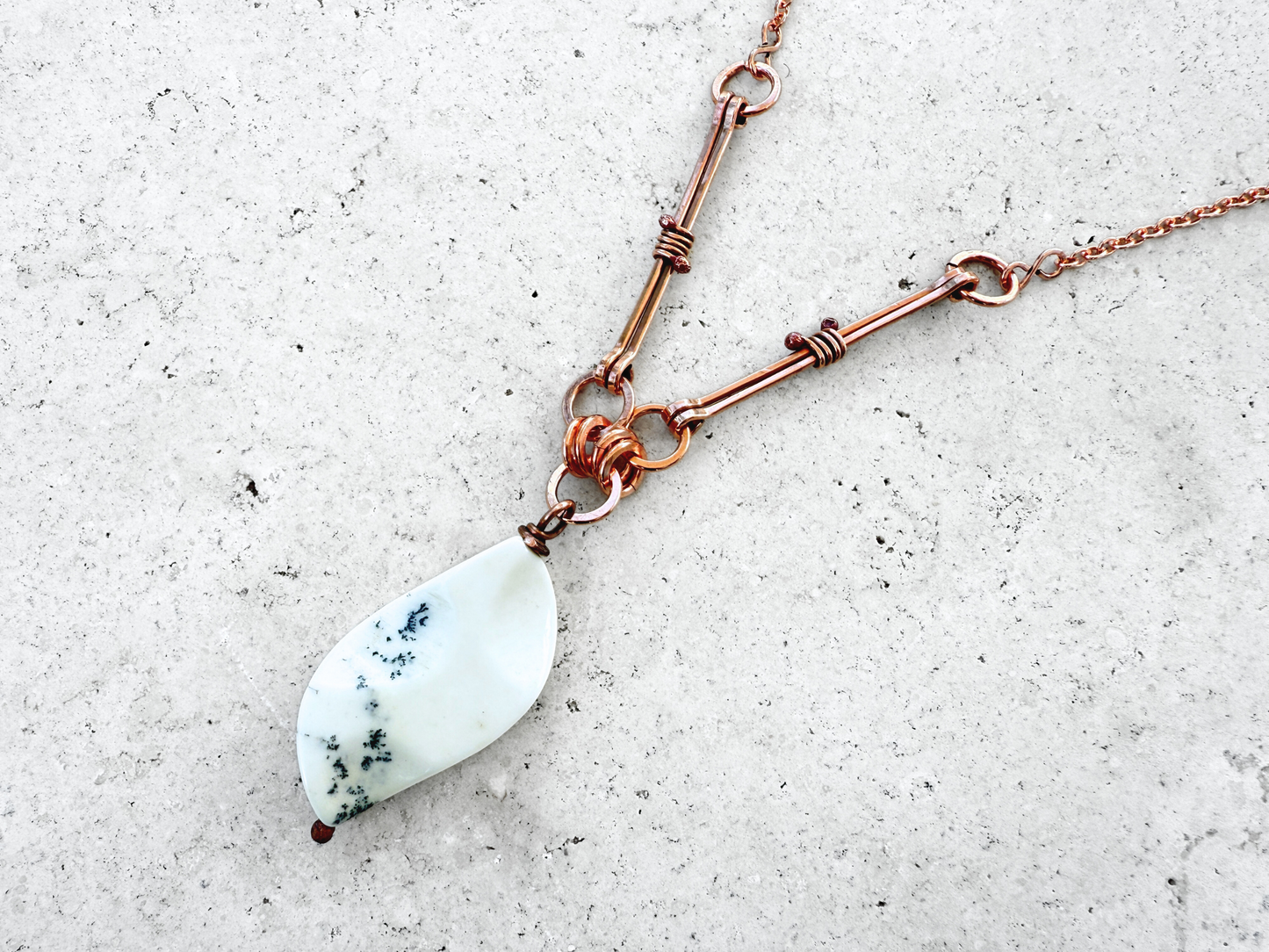 Rivo Pendant Necklace