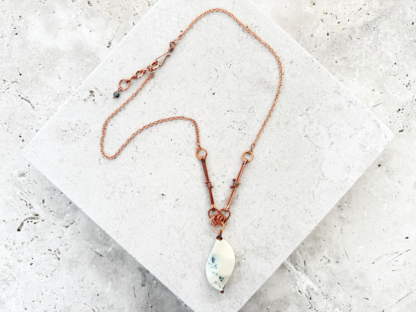 Rivo Pendant Necklace