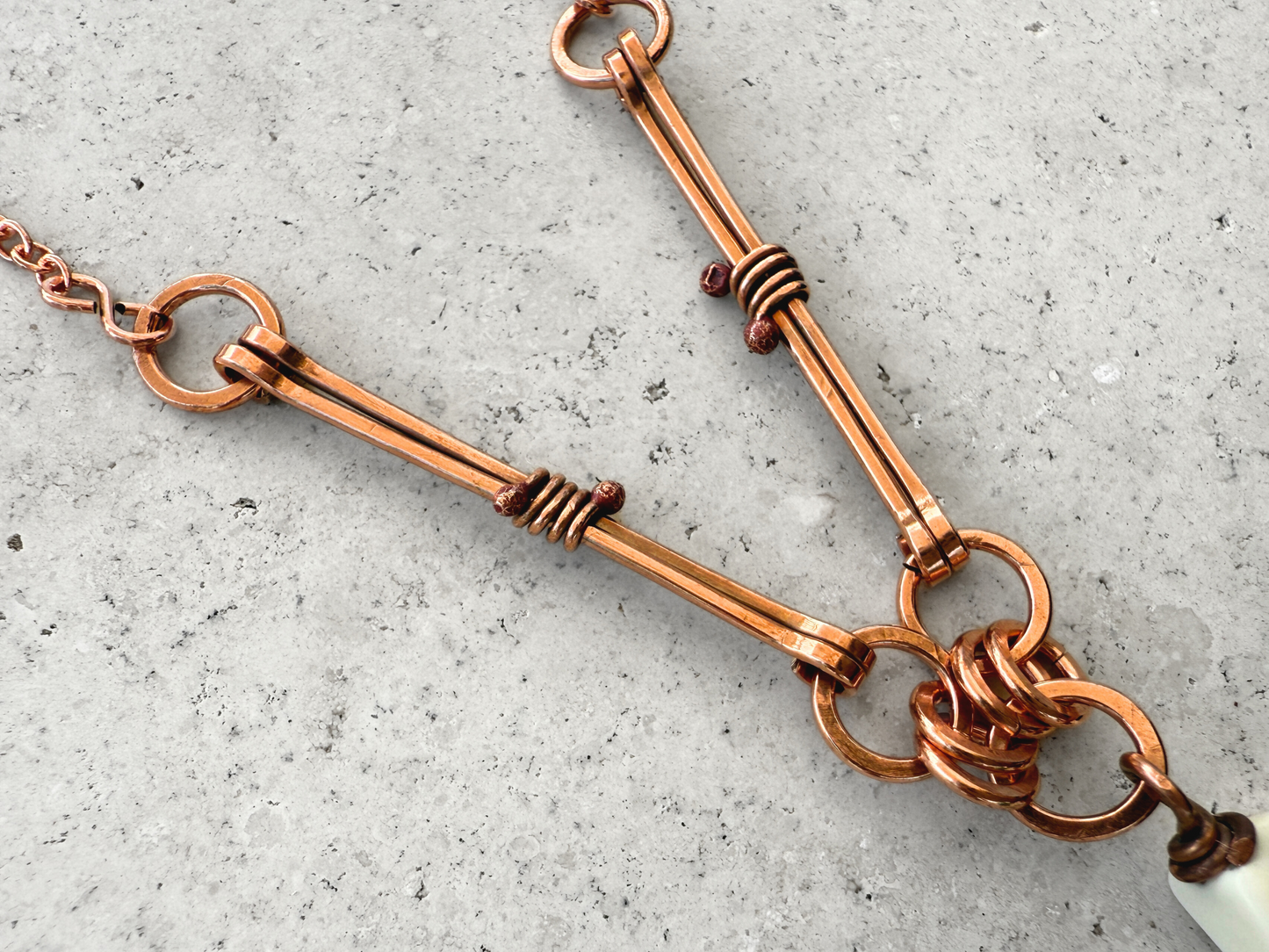 Rivo Pendant Necklace